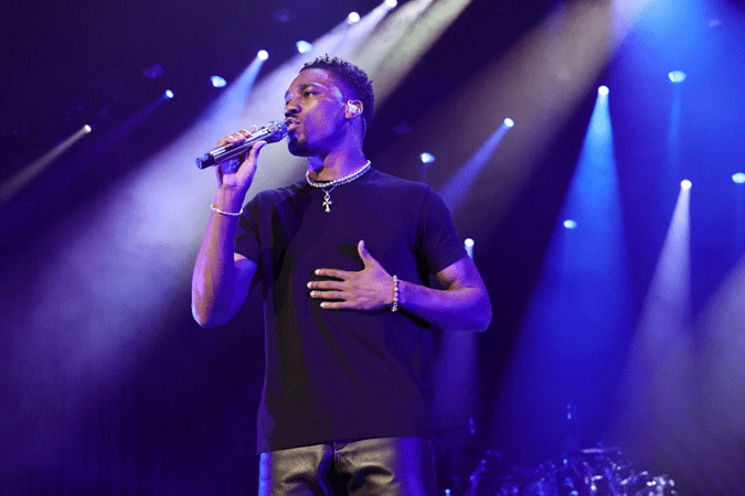 Giveon Dezmann Evans, known mononymously as Giveon, is an American singer.